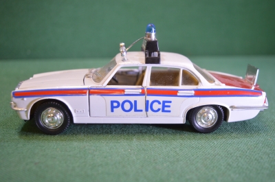 Машинка модель "Ягуар Jaguar XJ 4.2 Police". Polistil. 1:24. Полиция Англии. Винтаж. Италия.