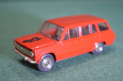 Модель масштабная, автомобиль "ВАЗ-2102". Красный, масштаб 1/43, А11. Олимпиада, Мишка. 