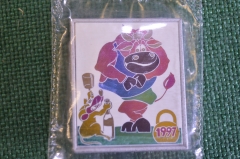 Знак значок "Год Быка 1997 Алкоголь". Ситалл.