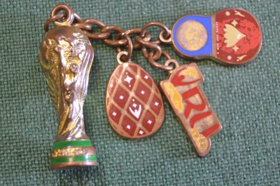 Брелок с подвесами "FIFA Кубок 2018 Футбол". Матрешка. Тяжелый металл. Горячая эмаль. 