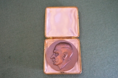 Медаль настольная "А. Виенуолис 1882-1982". Daile. Ф-ка Дайле. Литва. Каунас. Футляр. СССР.