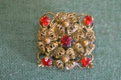 Брошь, брошка средняя, с красными камушками. Латунь. Брошь, брошка средняя, с красными камушками. Латунь.