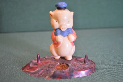 Игольница "Поросенок свинья". Колкий пластик. Клеймо. СССР.