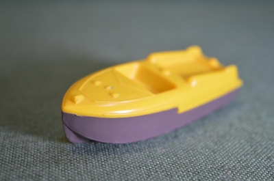 Катер пластиковый, игрушечный катерок. Кораблик. Желто серый. Пластик, СССР.