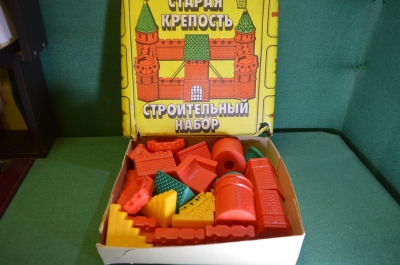 Конструктор, строительный набор детский "Старая крепость". Коробка. Завод Огонек, СССР.