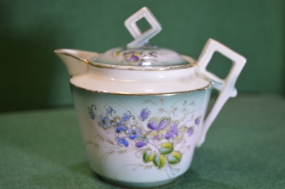 Молочник с крышкой старинный фарфоровый. Фарфор. Крытье. Ф-ка Кузнецова. Дмитров. Царская Россия.