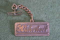 Знак значок петличный "Социалистическая Газета Wahrheit". Тяж. металл. ГДР. Германия.
