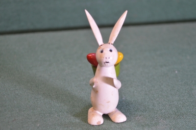 Фигурка деревянная миниатюрная "Заяц пасхальный котомка с яйцами". Дерево. Лак. СССР.