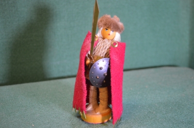 Статуэтка фигурка "Девушка-воин с мечом и щитом". Дерево. Металл. Текстиль. Прибалтика. СССР.