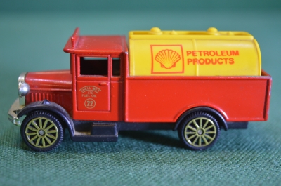 Машинка модель "Corgi Morris Truck Shell Petroleum". Нефть. Винтаж. Великобритания. 