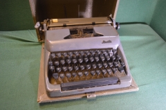 Машинка печатная механическая "Москва". СССР.