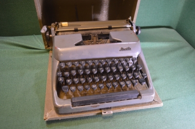 Машинка печатная механическая "Москва". СССР.