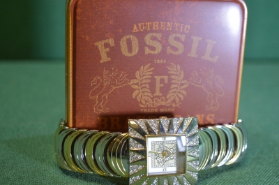 Часы Fossil, женские, кварцевые. Браслет, коробка. Стразы. 