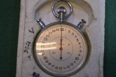 Секундомер "Слава", двустрелочный, 20 камней. Большой. В ремонт.
