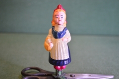 Елочная игрушка "Красная Шапочка, синее платье". Стекло, прищепка. СССР. 