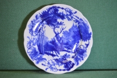 Тарелка фарфоровая настенная "Олени в лесу". Фарфор, Дулево, СССР.