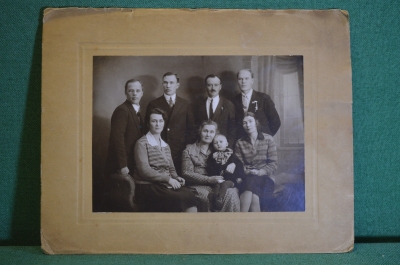 Фотография групповая семейная. Ленинград, 1930 год.