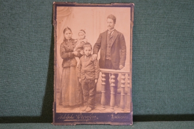 Фотография старинная "Семья с двумя детишками". Adolphe Bronfen. Тирново, Tirnovo. 1893 год.