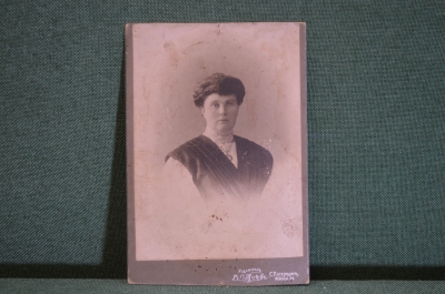 Фотография старинная "Женщина с медальоном на шее". М.С. Иоффе, Санкт - Петербург.