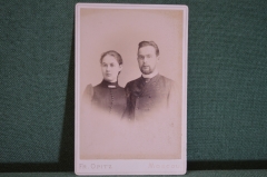 Фотография старинная "Семейная пара в темных одеждах". Fr. Opitz, Опитц. Москва.