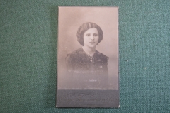 Фотография старинная "Девушка с колоном в виде сердечка". Фот. Константиновского, Каменское д. Сухи 