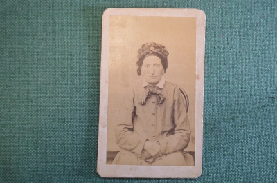 Фотография старинная "Старушка с шейным платком". 