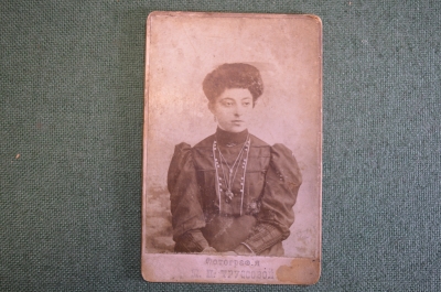 Фотография старинная "Дама в черном, с кулоном".Фот. М.П. Трусовой