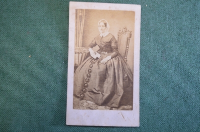 Фотография старинная "Дама с письмом в пышном платье". H. Thomas. Coblenz. 