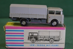 Модель машинка "Шкода грузовик с брезентовым покрытием". Коробка. VEB Permot HO. ГДР. Германия.