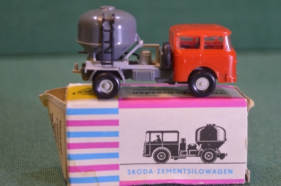 Модель машинка "Шкода тягач с цементным силосом". Коробка. VEB Permot HO. ГДР. Германия.