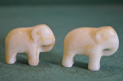 Статуэтка каменная "Слон слоник". 2 шт. одним лотом. Натуральный камень.