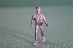 Солдатик оловянный. Офицер с пивной кружкой стаканом. Олово. Европа. 1970е.