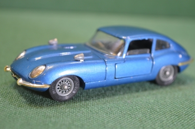 Модель, машинка масштабная Ягуар Jaguar E type 2+2 Corgi Toys Made in Gt. Britain, Великобритания