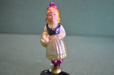 Елочная игрушка стеклянная "Красная Шапочка, синее платье". Стекло, прищепка. СССР.