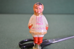 Елочная игрушка "Якутка, северянка, девочка в национальной одежде". Стекло, прищепка. СССР. #3