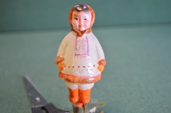 Елочная игрушка "Якутка, северянка, девочка в национальной одежде". Стекло, прищепка. СССР. #2