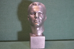 Бюст металлический, Юрий Гагарин, первый космонавт. Силумин. Космонавтика. Баганов, 1976 год.