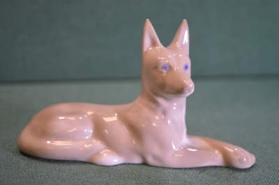 Статуэтка фарфоровая "Собака Овчарка". Фарфор. Городница. Городницкий завод. СССР. 1950е.