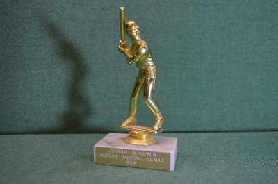 Статуэтка, фигурка "Бейсбол, Московская бейсбольная лига, 1998 год". Бейсболист. Пластик.