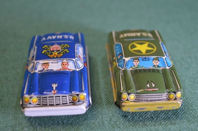 Машинка жестяная "Армия Флот США". 2 шт одним лотом. Япония. 1960е.