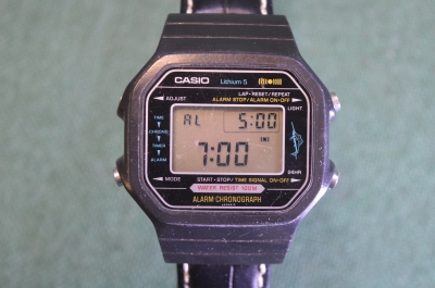 Часы "Касио, Casio Lithium 5", с браслетом. Условно рабочие.