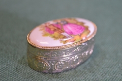 Шкатулка для румян помады, мелочевница. Сюжетный рисунок.