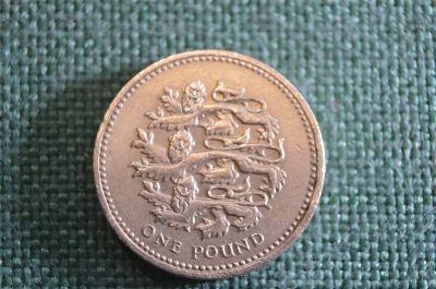 Монета 1 фунт 2002 год. One pound. Три льва. Елизавета II, Великобритания.