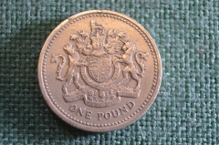 Монета 1 фунт 1983 год. One pound. Королевский герб. Елизавета II, Великобритания.