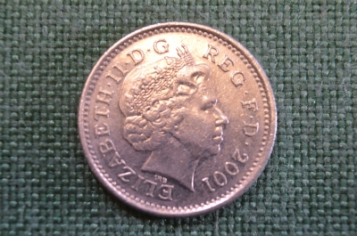 Монета 10 пенсов 2001 года. Ten pence. Елизавета II, Великобритания.