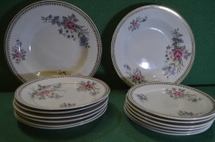 Сервиз, набор фарфоровой посуды. Тарелки, блюда. (14 предметов). Цветы, розы. Фарфор Wroclaw. Польша