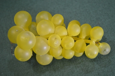 Елочное украшение "Виноград круглый, гроздь винограда". Желтый матовый. Стекло. 