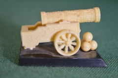 Сувенир настольный "Царь - Пушка памятники Кремля". Карболит. Бакелит. СССР.