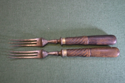 Вилка старинная. Комплект 2 шт. Металл. Дерево. Резьба. Клеймо АМС. Царская Россия.