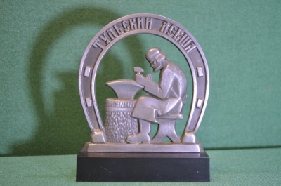 Сувенир настольный "Тульский Левша". Металл. Карболит. Бирка. СССР. 1979 год.
